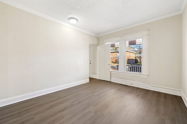 Building Photo - Newly remolded 3 BR with Hardwood Floors