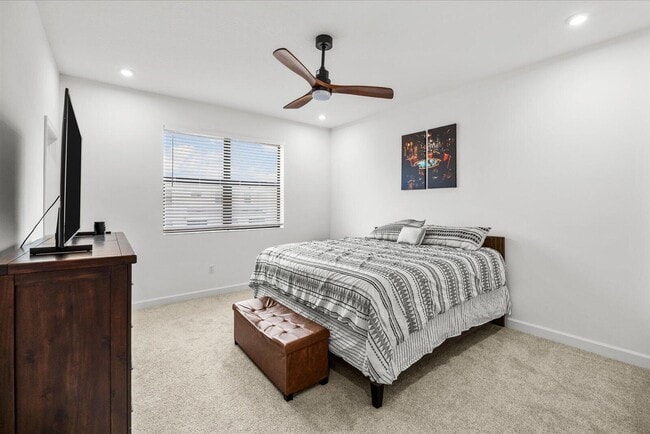 Building Photo - 14042 SW Thorens Dr