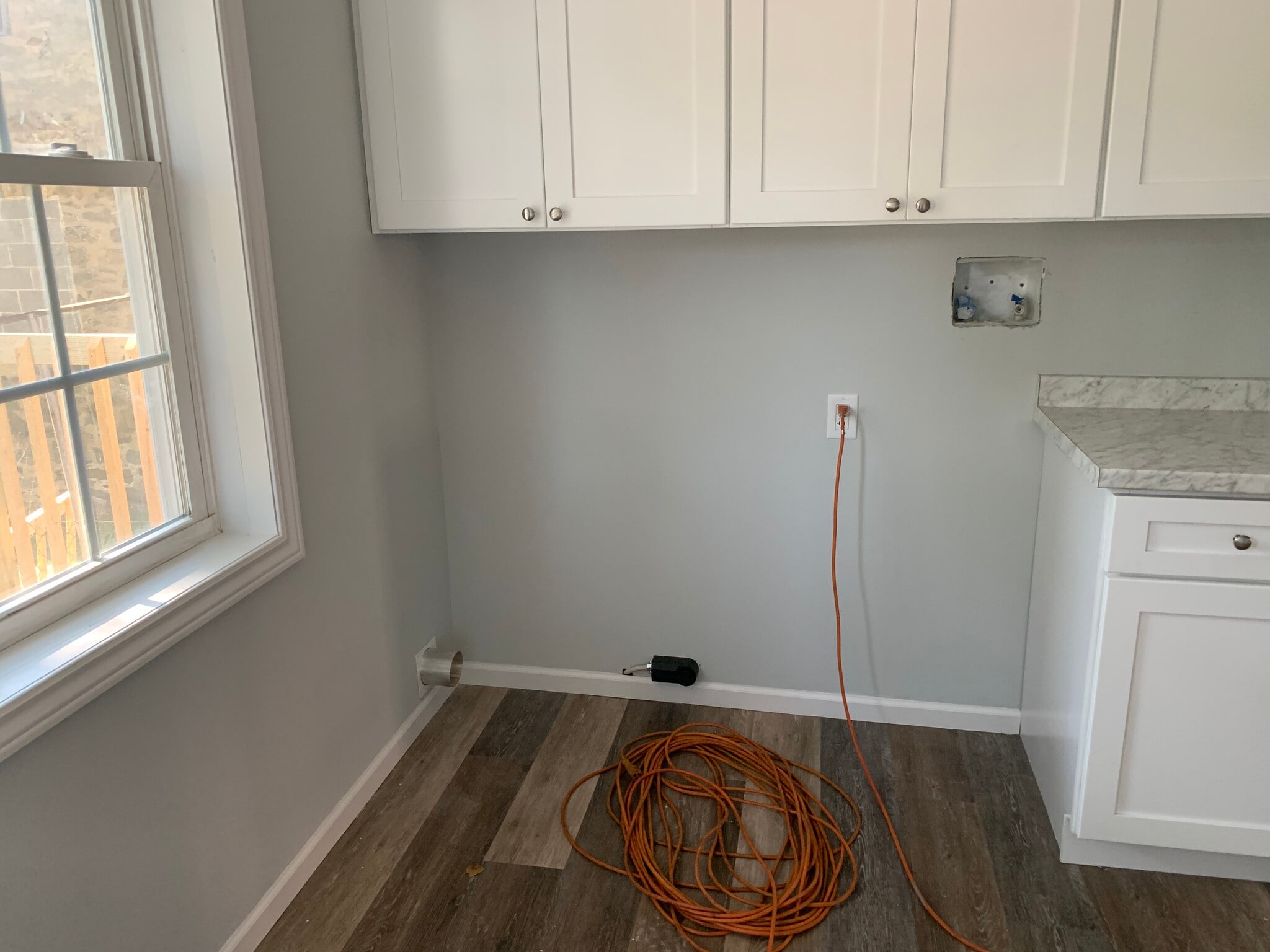 Washer/dryer hook-ups - 407 Hamilton St