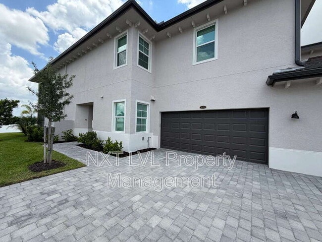 Building Photo - 16570 Ridgeview Cir