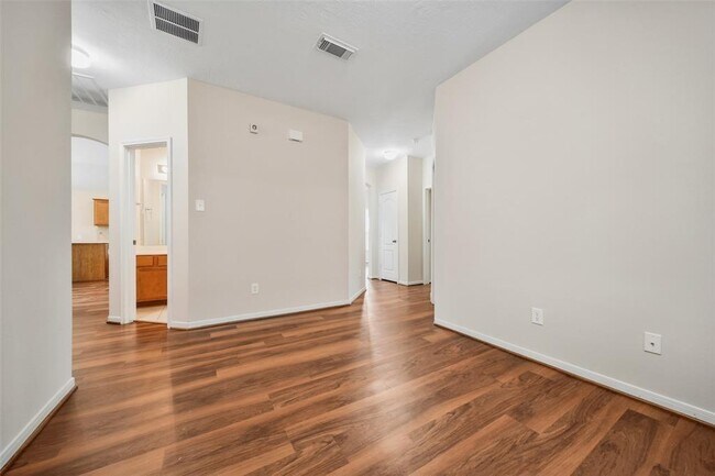 Building Photo - 7427 Rustic Chase Dr