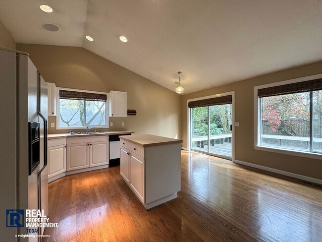 Building Photo - 3 Bedroom, 2 Bath Puyallup Home with 3-Car Garage & Spacious Fenced Yard!!