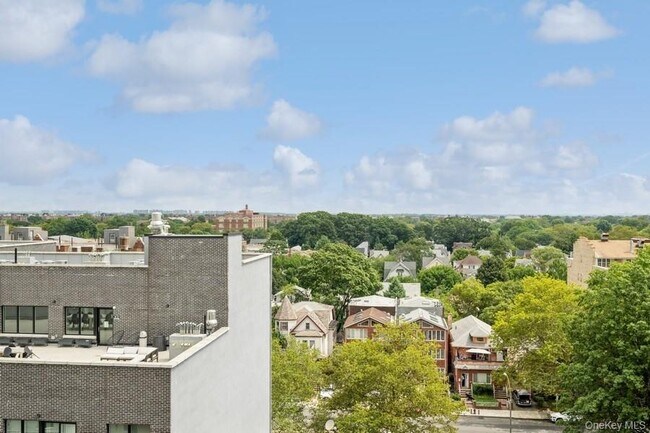 Building Photo - 1251 E 19th St