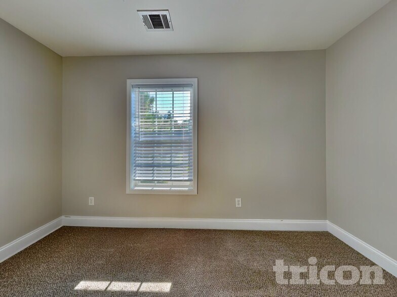 Building Photo - 4556 Bellemeade Dr