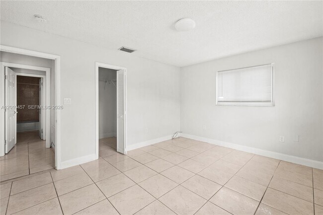 Building Photo - 1800 SW 97th Ave
