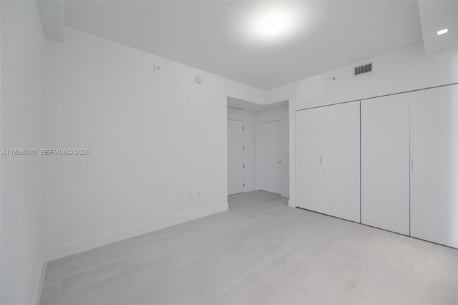 Building Photo - 700 NE 24th St