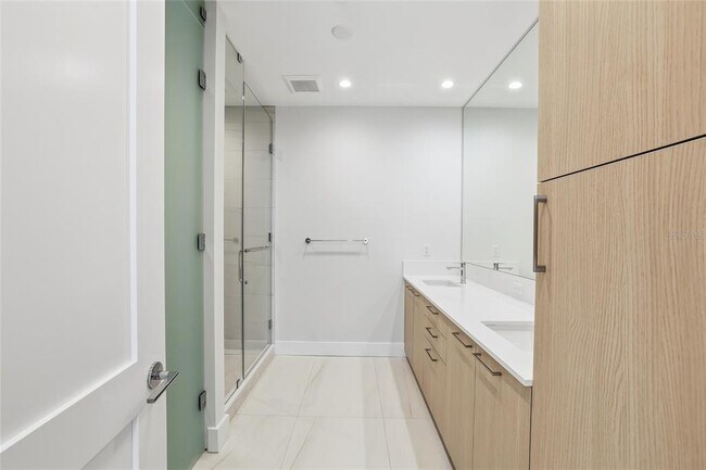 Building Photo - 275 1st Ave S