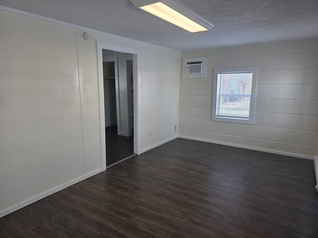 Building Photo - Updated 1-Bedroom, 1-Bathroom Home – $995/Month