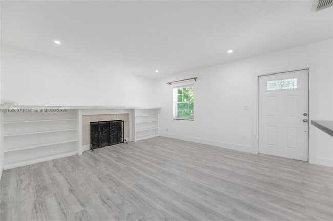 Building Photo - 6290 SW 70th St