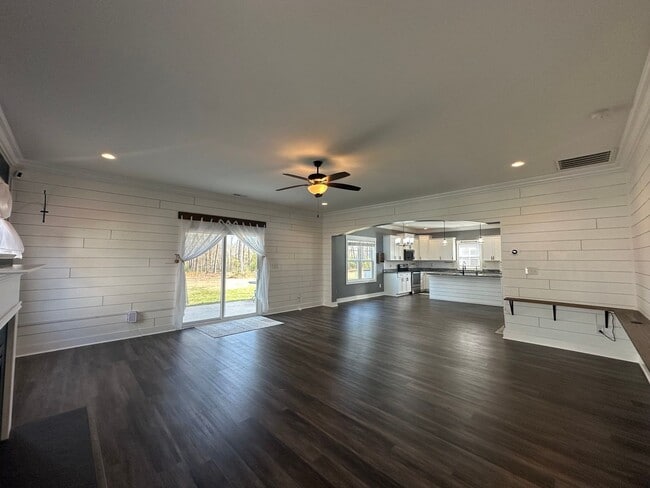 Building Photo - 238 E Ivybridge Dr