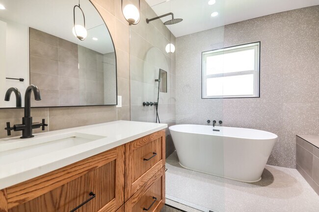 Building Photo - 7412 Fenton Dr
