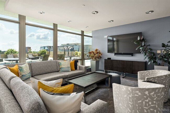 Building Photo - 4909 Laclede Ave