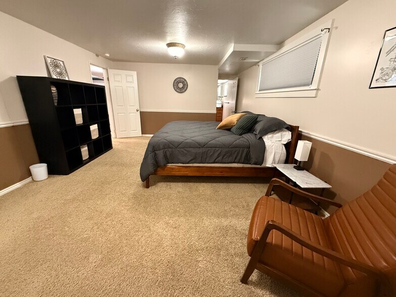 Building Photo - 676 E Howard Dr