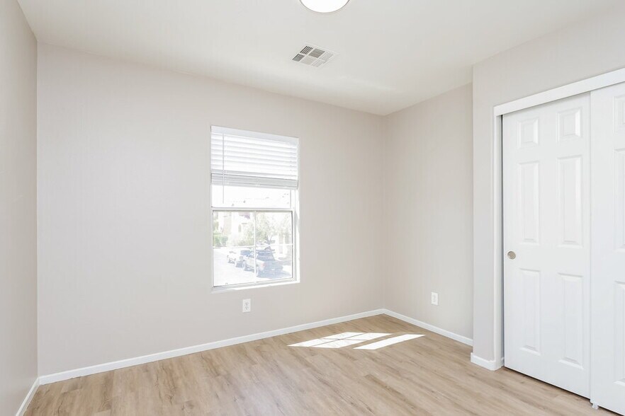 Building Photo - 4792 W Shelbourne Ave