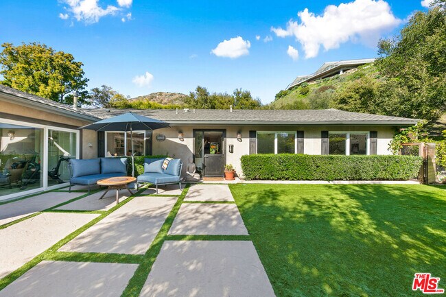 Building Photo - 30603 El Sueno Dr