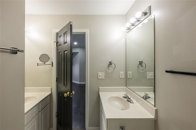 Building Photo - 3177 Mill Springs Cir NE