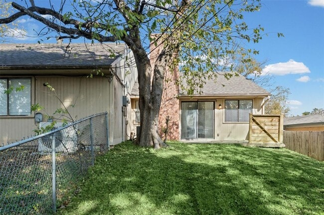 Building Photo - 2313 Paul Revere St