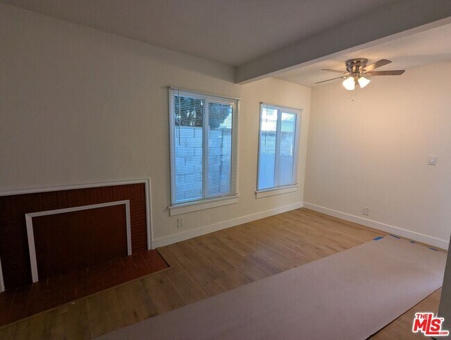 Building Photo - 6208 S Fairfax Ave