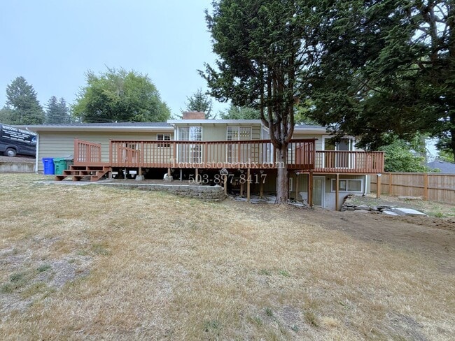 Building Photo - 980 NW Wallula Ave