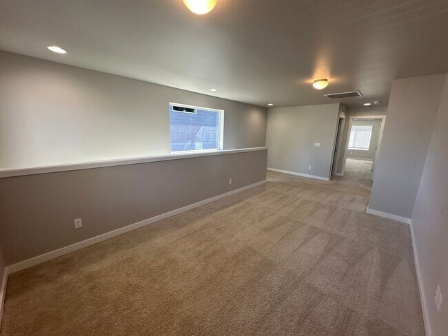 Building Photo - 7741 20th Ln SE