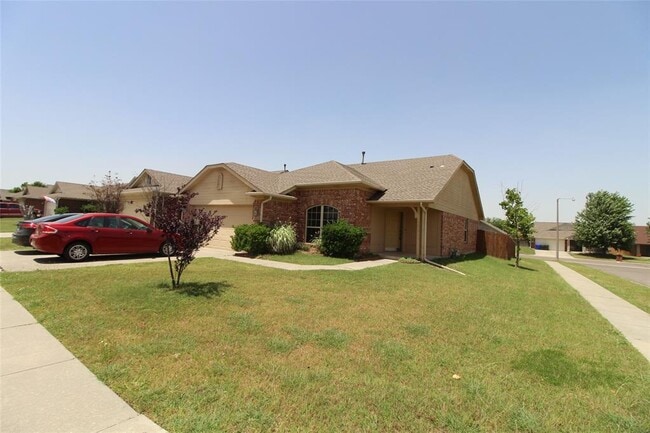 Building Photo - 2821 Edgemere Dr