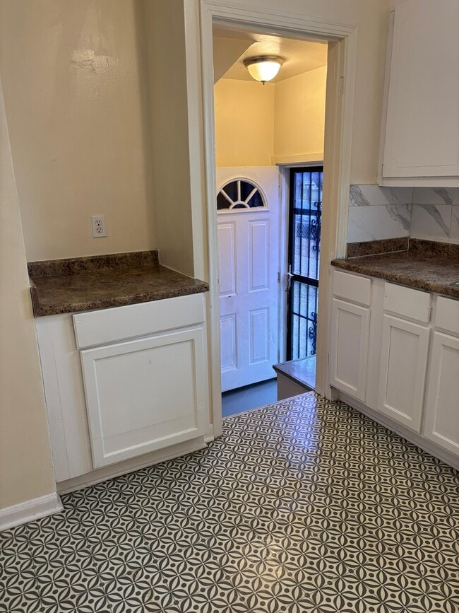 Building Photo - 19449 W Chicago