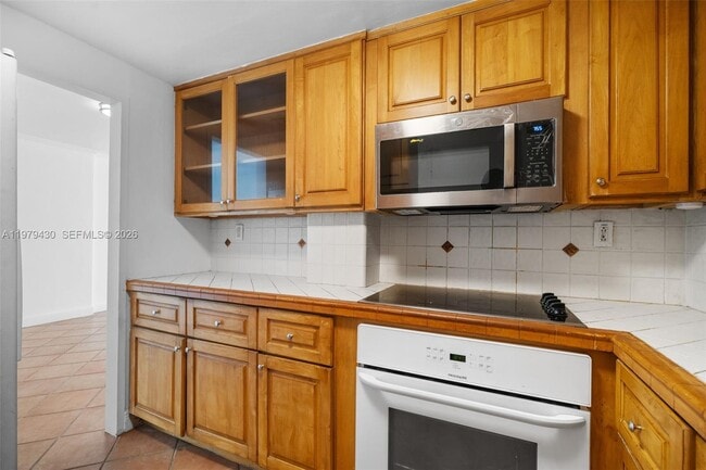 Building Photo - 3301 NE 5th Ave