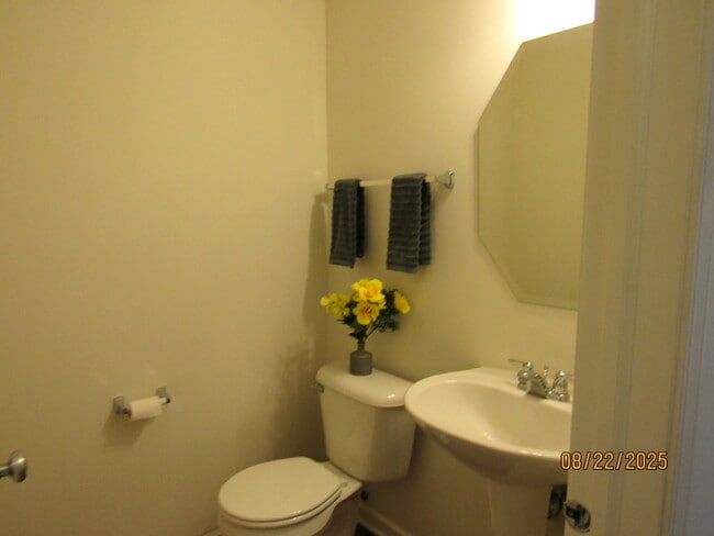 Building Photo - 410 S Jade Ln