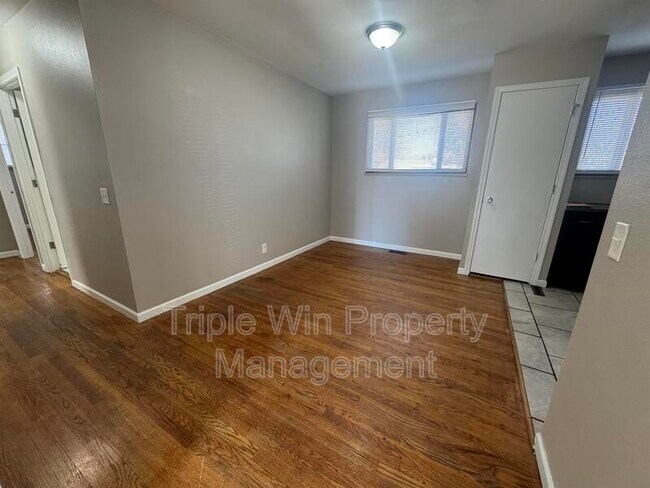 Building Photo - 775 Crabapple Ln