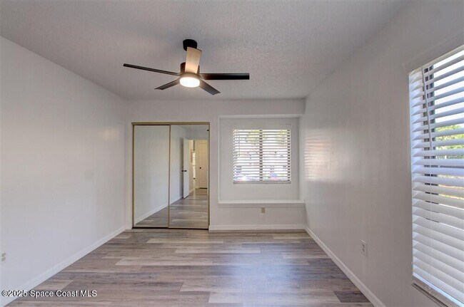 Building Photo - 1051 Country Club Dr