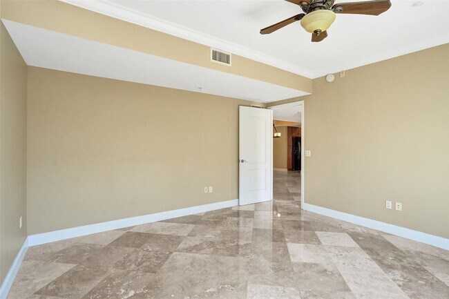 Building Photo - 101 S Ocean Dr