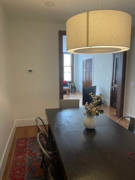 Building Photo - 418 Pleasant St