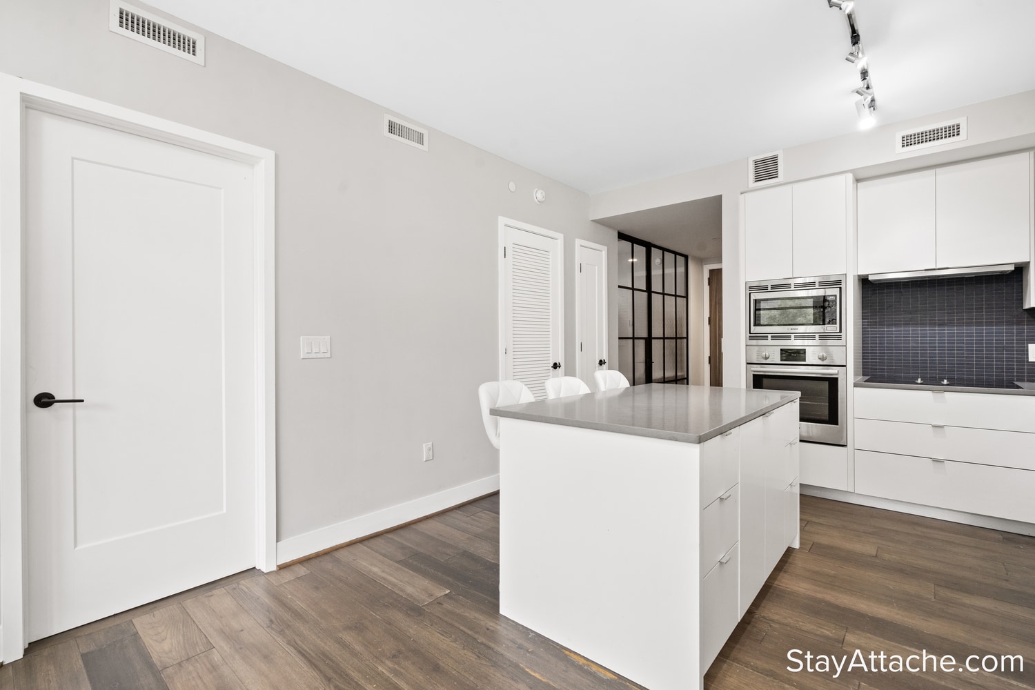 Building Photo - 1300 4th St SE