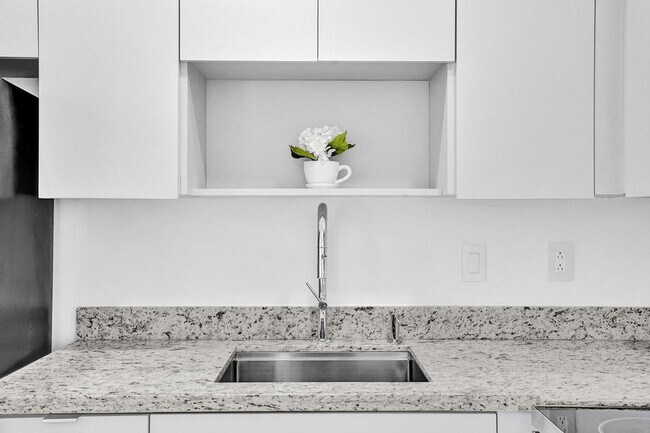 Building Photo - 208 SE 4th St