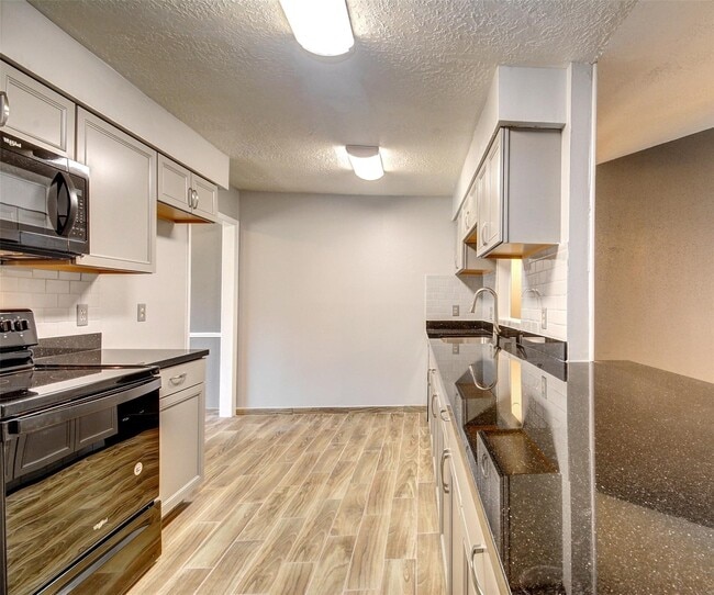 Building Photo - 16623 Blackhawk Blvd