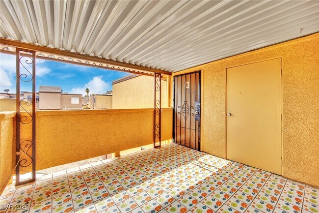 Building Photo - 1417 Hialeah Dr