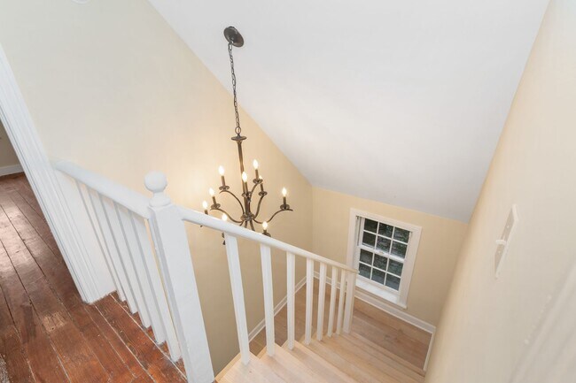 Building Photo - 3 Bedroom, 1.5 Bathroom Home Downtown - Charleston