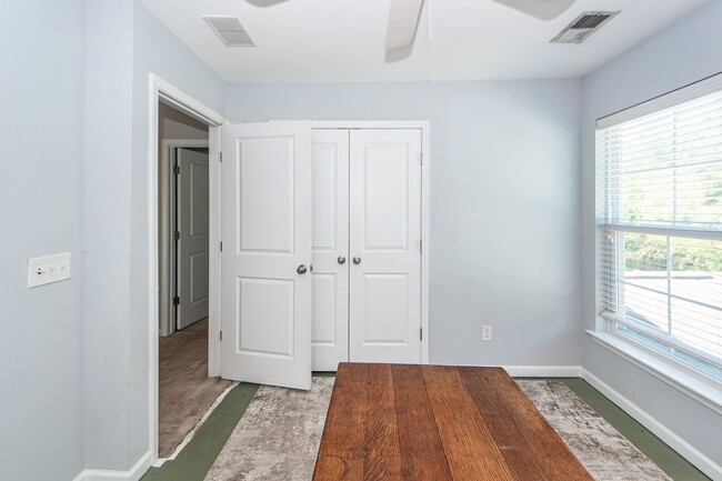Building Photo - 3 Bedroom 2.5 Bath Single Family Home in W...