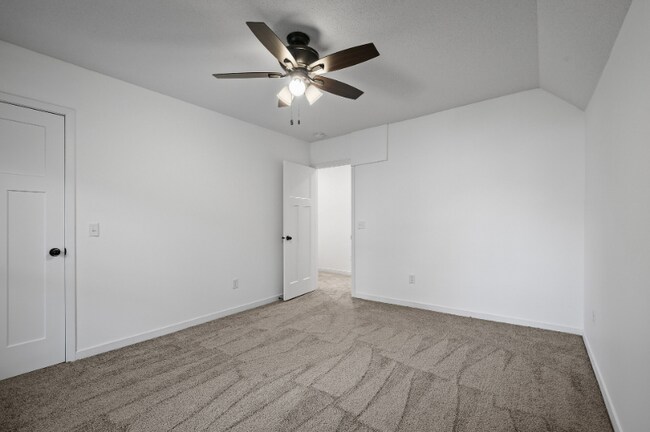 Building Photo - 3606 N Bryant Ave