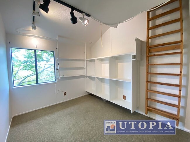 Building Photo - Charming 3 bed, 1.5 bath home in Live Oak, close to the beach and local markets