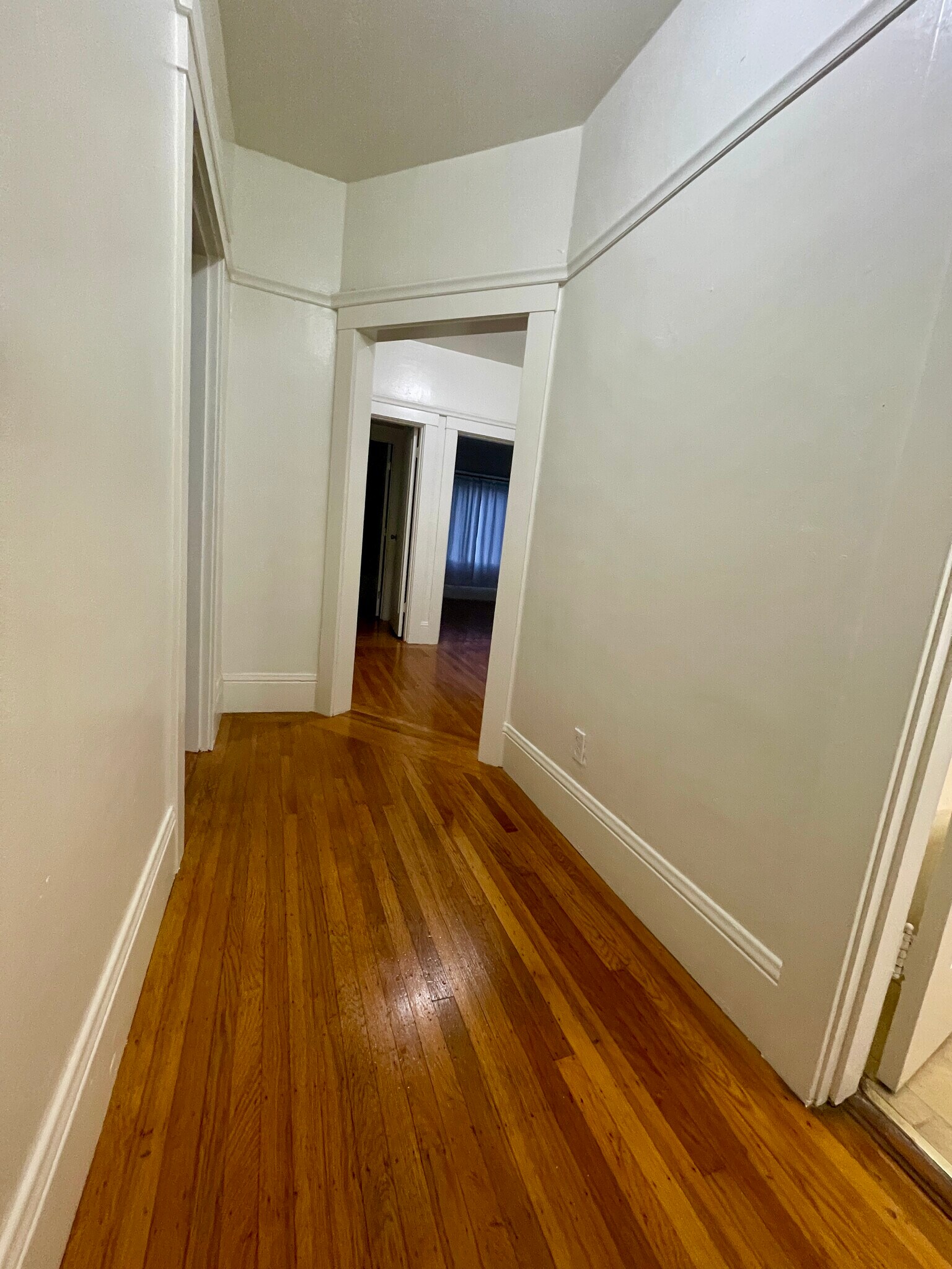 Building Photo - 564 53rd St