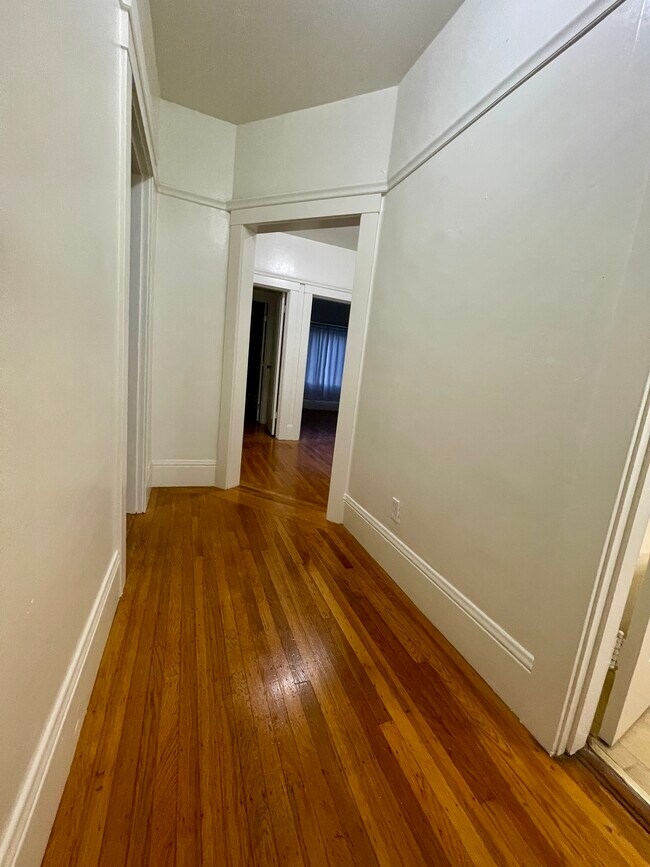 Building Photo - 564 53rd St