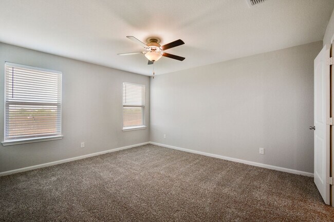 Building Photo - Move-In Ready Home with Spacious Layout and Great Location!