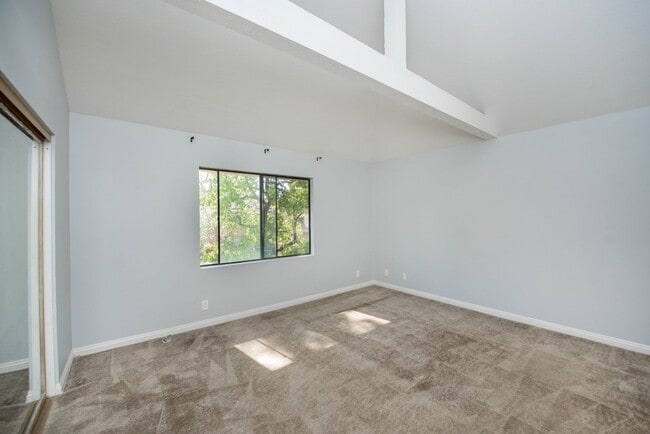 Building Photo - Huntington Beach Townhome