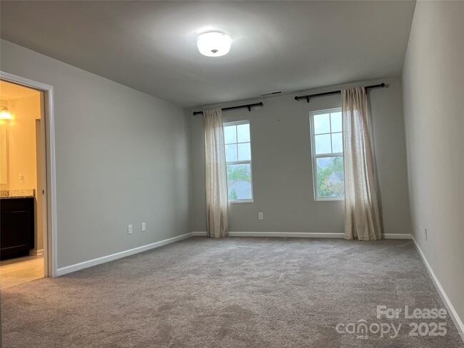 Building Photo - 8637 River Ridge Dr