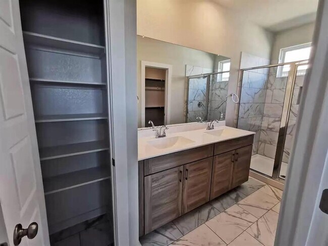 Building Photo - 118 Dedina Dr