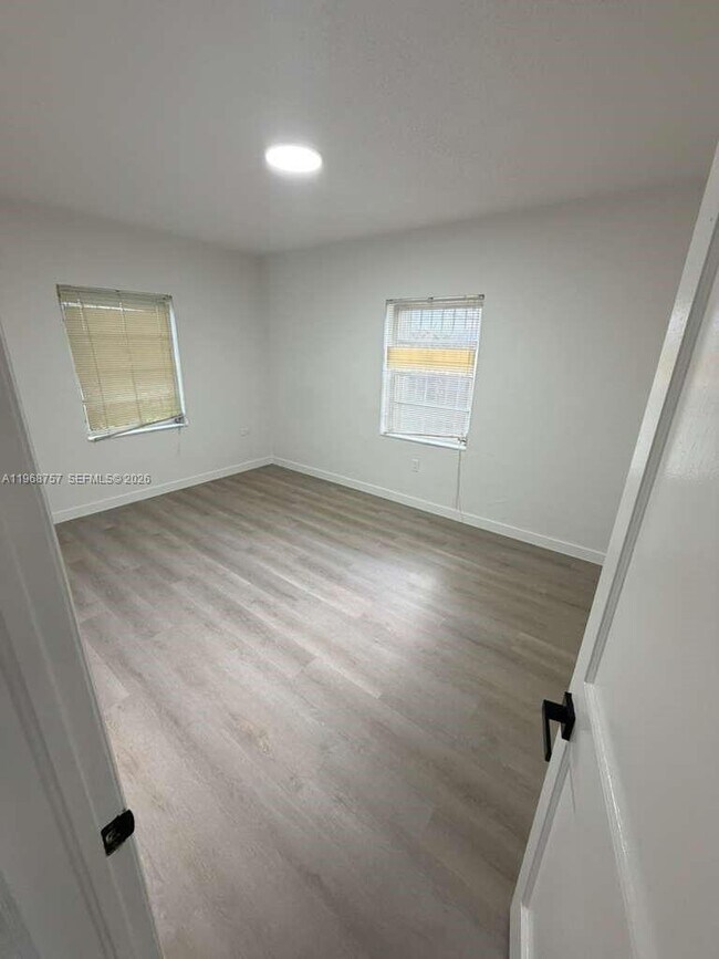 Building Photo - 4000 SW 16th Terrace