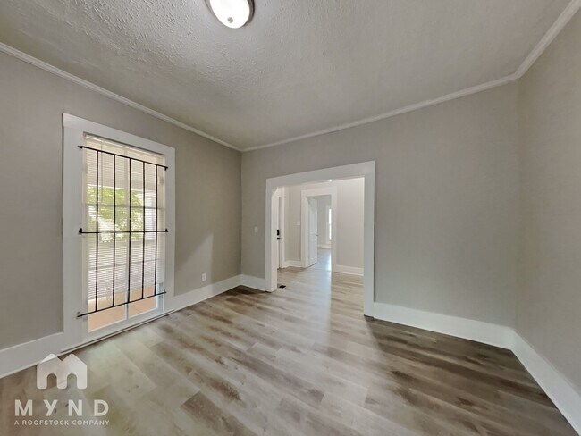 Building Photo - 117 Thayer Ave SE