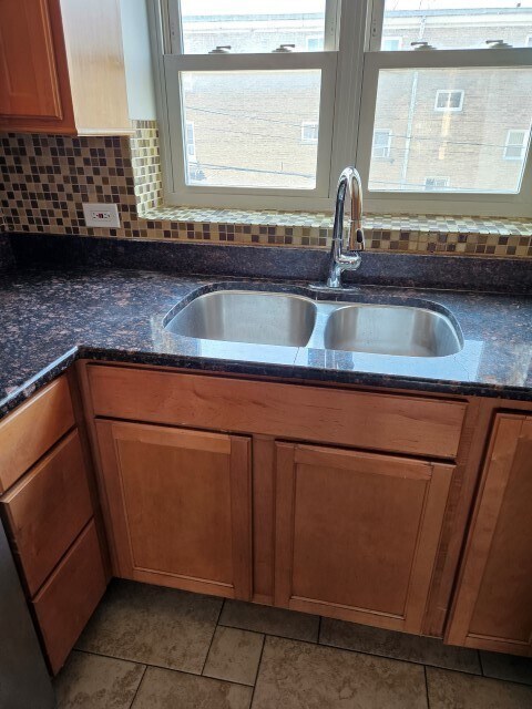 Building Photo - 6104 N Damen Ave