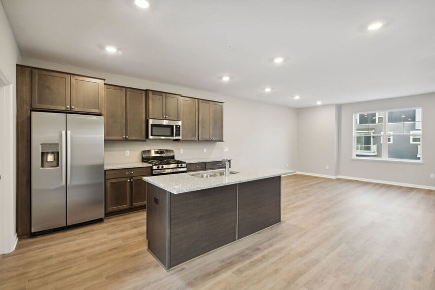 Building Photo - 13647 Marsh View Blvd